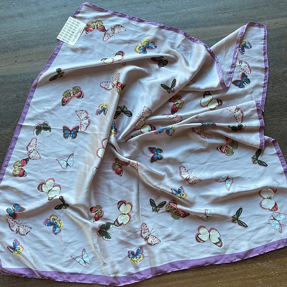 Urban Outfitters-Flutter Printed Bandana - Picture 4 of 5